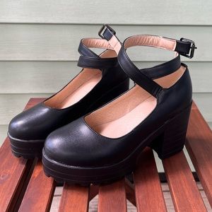 Strappy Mary-Jane type Platform Shoes